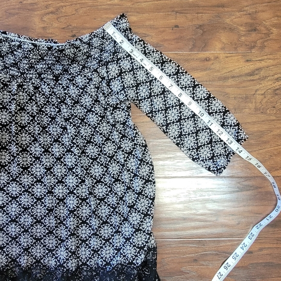 Maurices Off The Shoulder NWT Never Worn Black and White Lace Blouse Size Small - Picture 9 of 9
